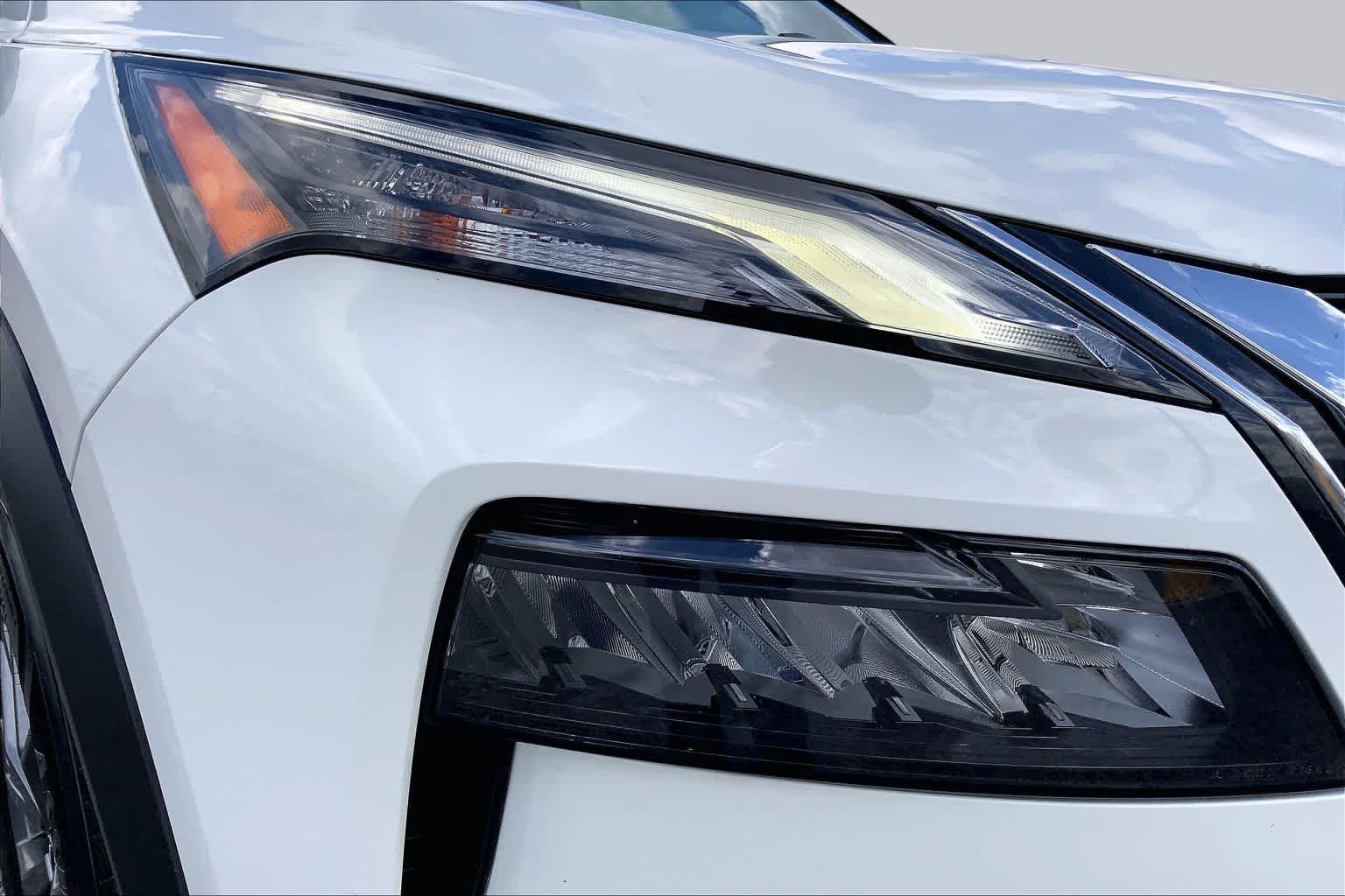Used 2023 Glacier White Nissan S image 27
