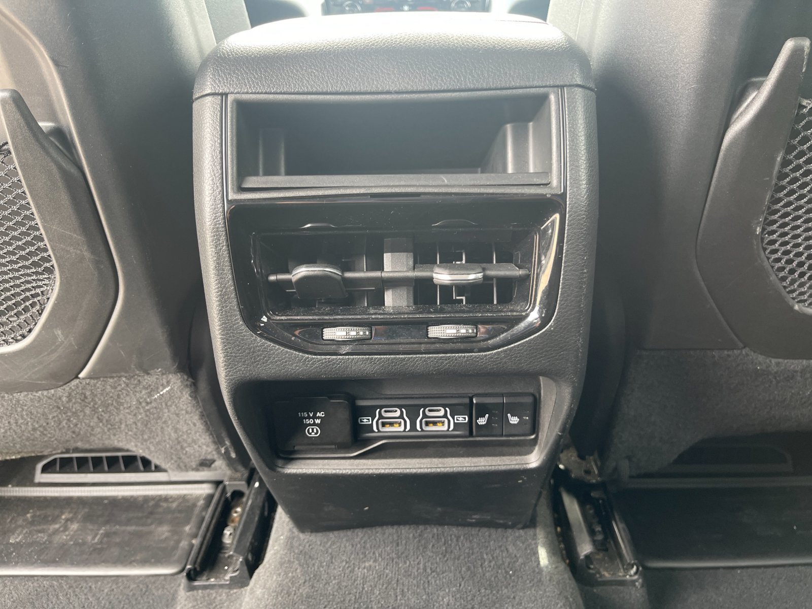 Used 2023  Jeep Limited image 14