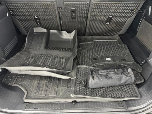 Used 2022 White Land Rover X-Dynamic HSE image 25