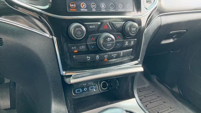 Used 2022 White Jeep Limited image 17