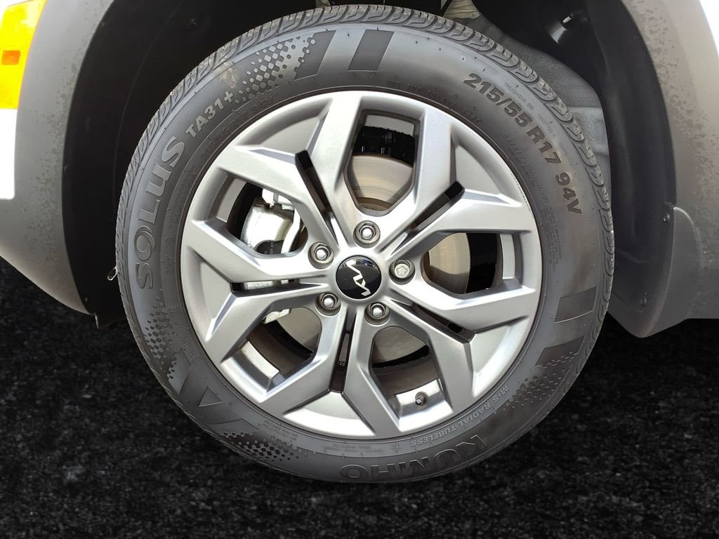 Used 2025 White Kia LX image 27
