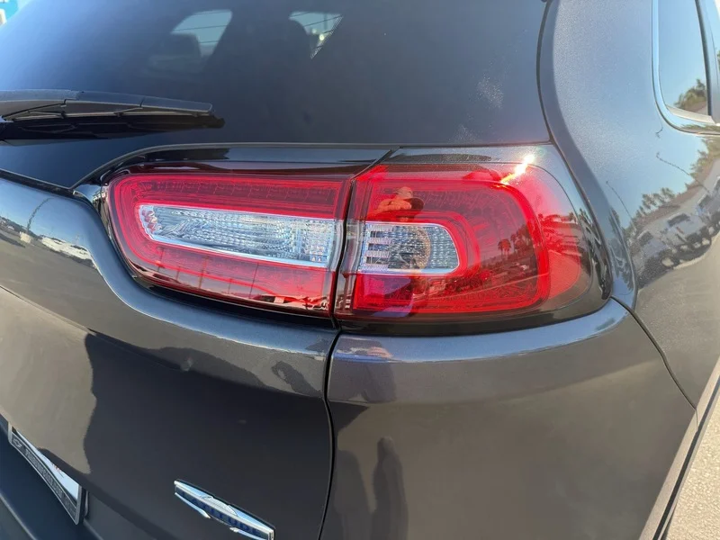 Used 2017 Granite Crystal M Jeep Latitude image 24