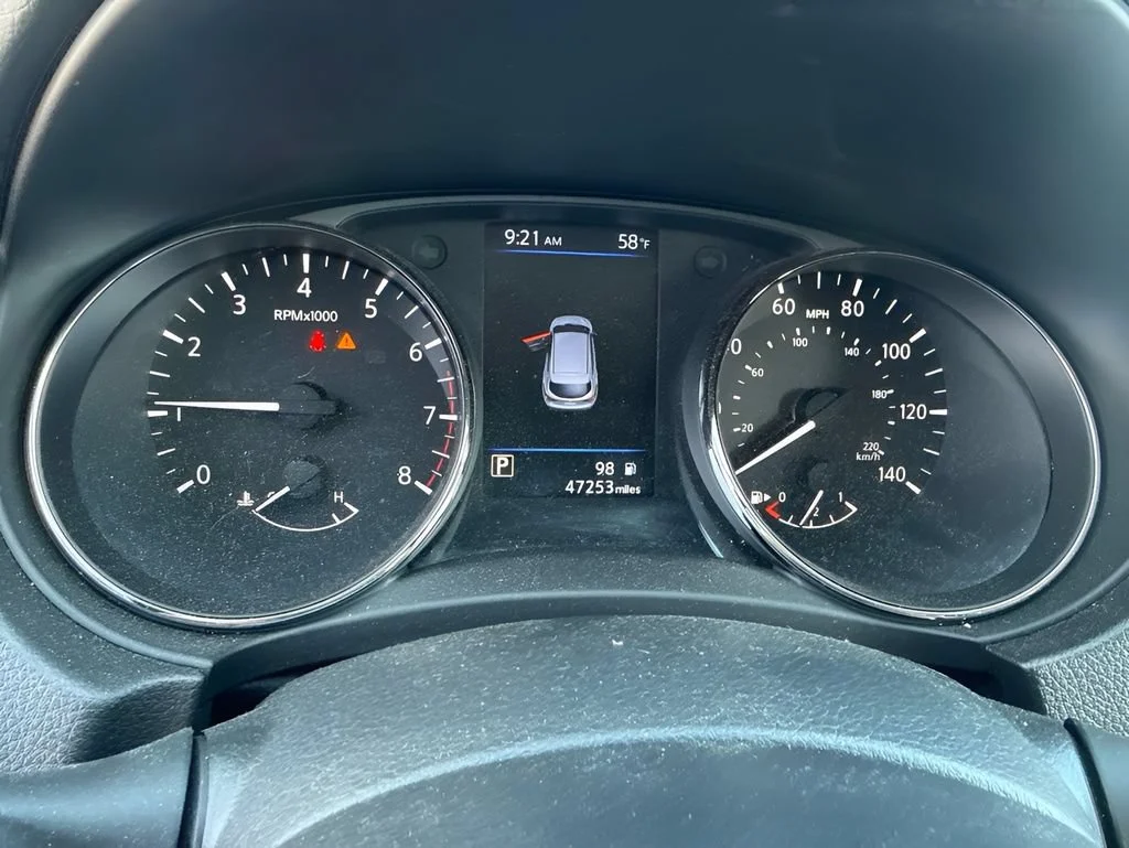 Used 2022  Nissan SV image 10