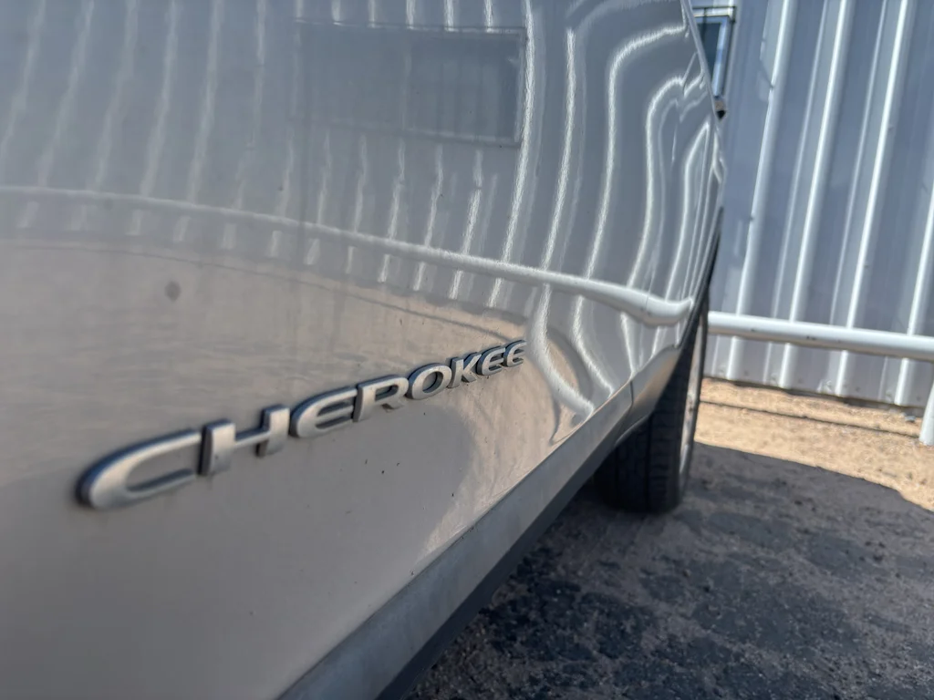 Used 2014 Billet Silver Metallic Clearcoat Jeep Limited image 9