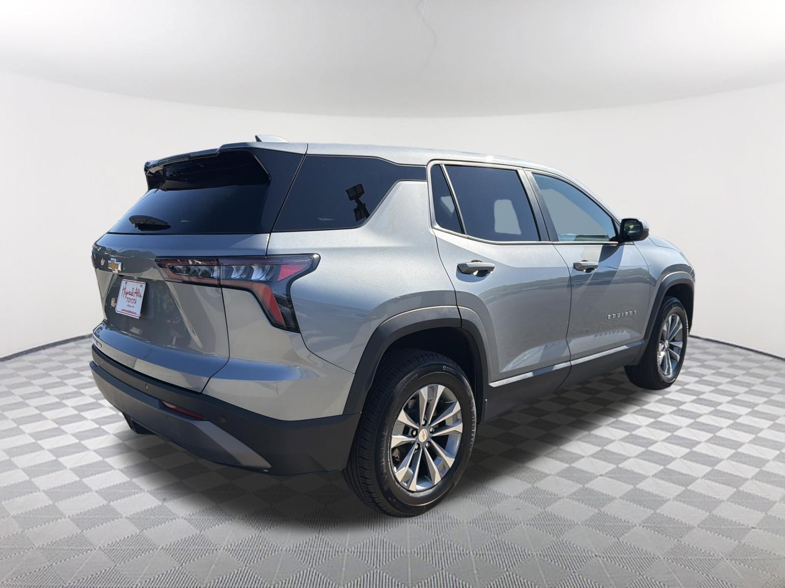 Used 2025 Sterling Gray Metallic Chevrolet LT image 27