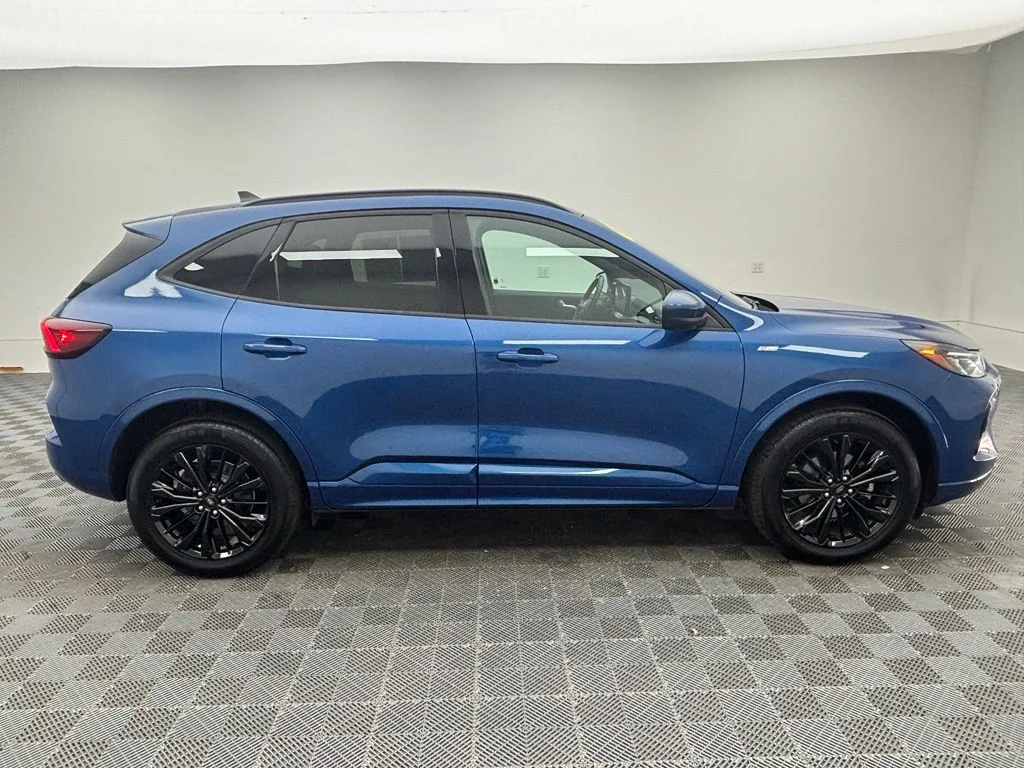 Used 2023 Blue Ford ST-Line Elite image 6