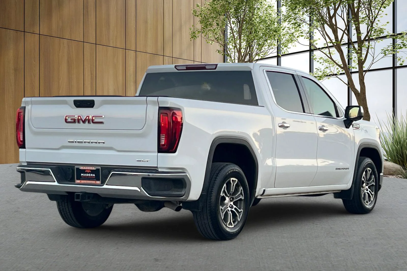 Used 2025 White GMC SLT image 4