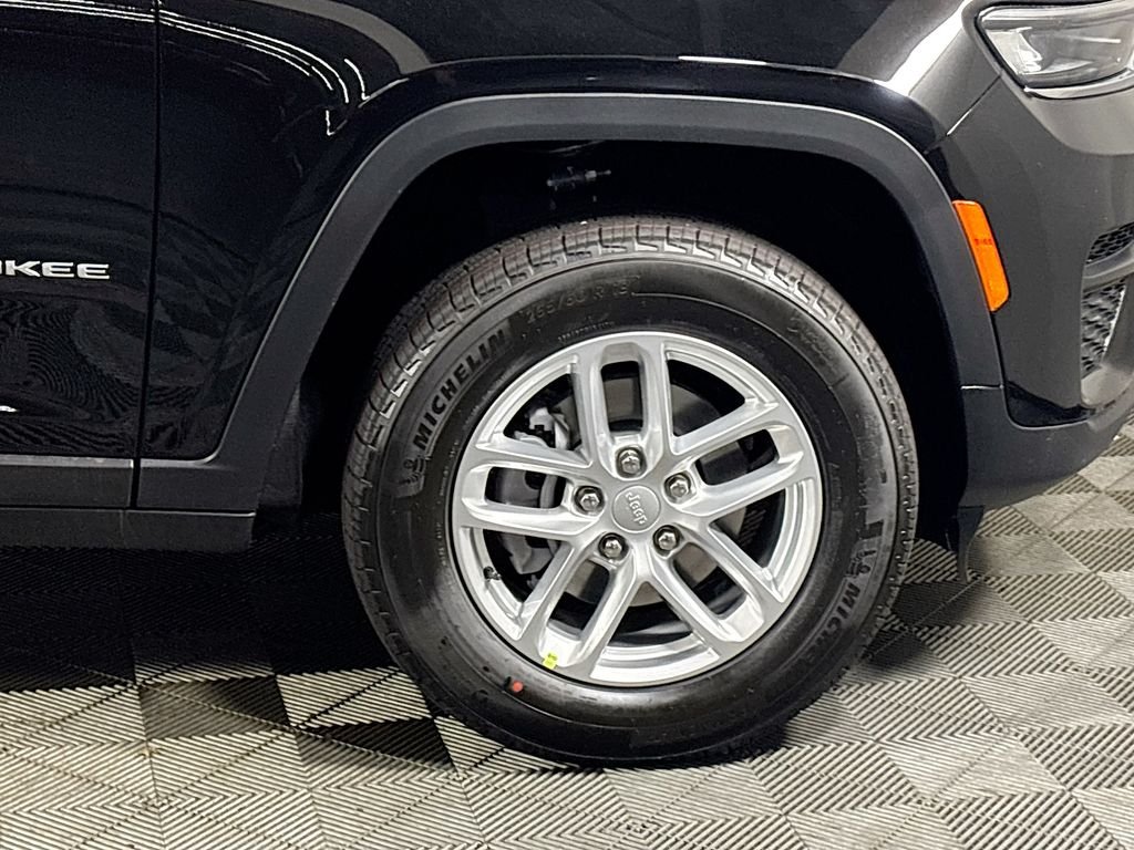 New 2026 Diamond Black Crystal Pearl-Coat Exterior Paint Jeep Laredo X image 23