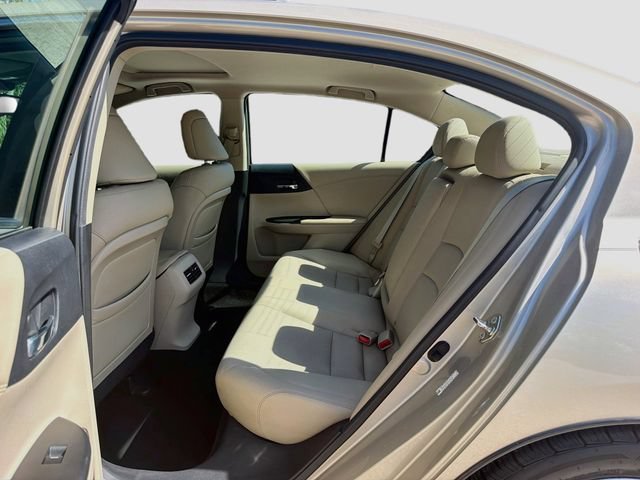 Used 2014 Silver Honda EX-L image 19