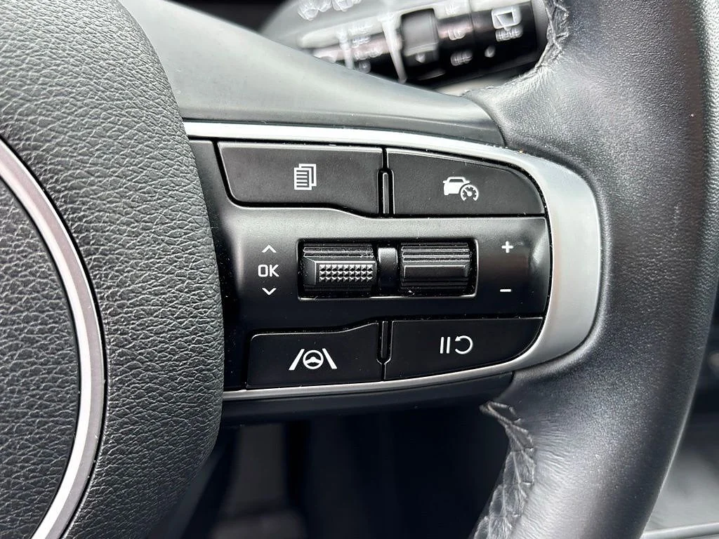 Used 2023 Glacial White Pearl Kia X-Line image 19