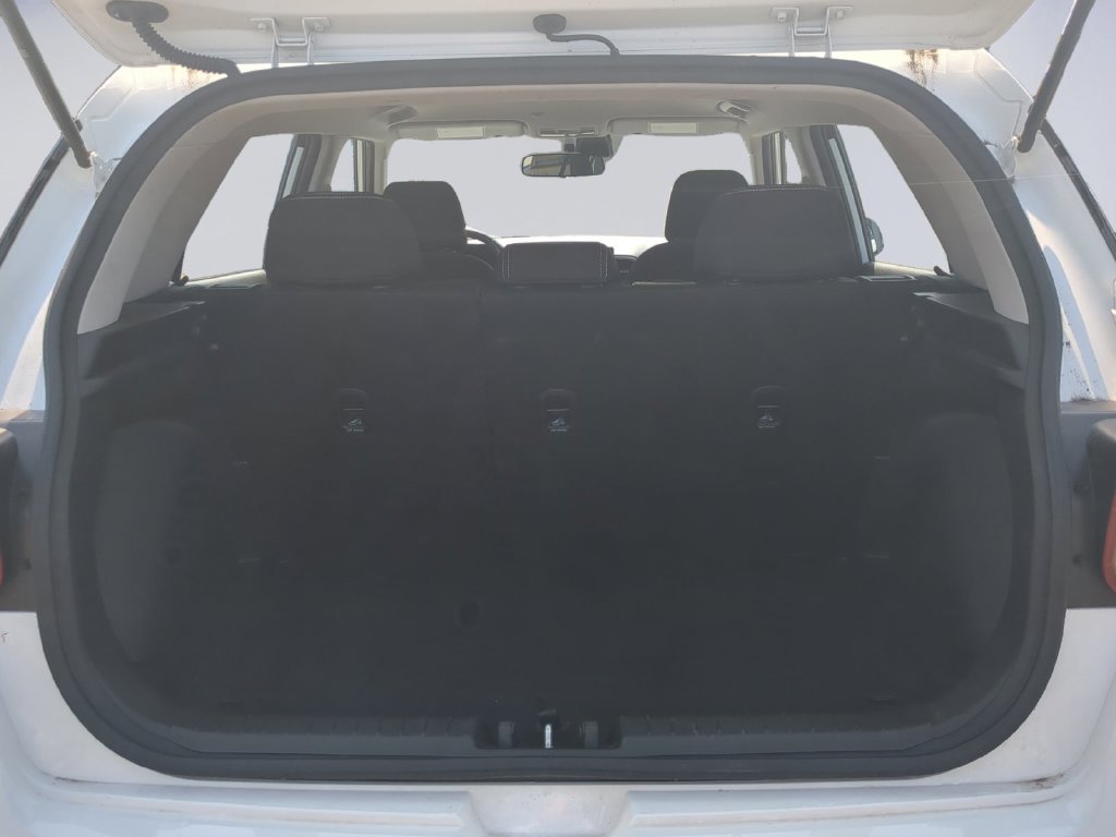 Used 2023 White Hyundai SEL image 21