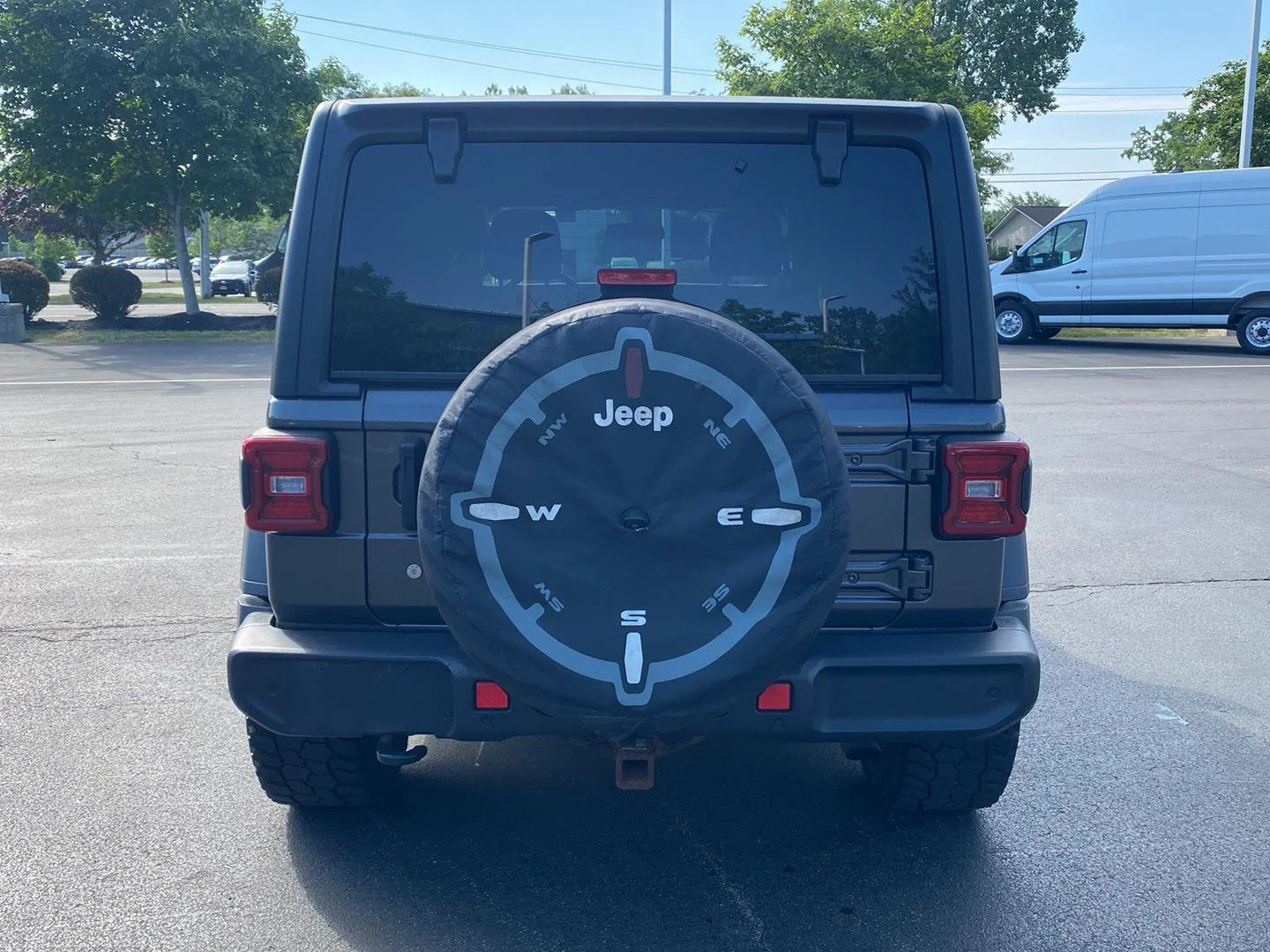 Used 2018 Granite Crystal Metallic Clearcoat Jeep Sport S image 9