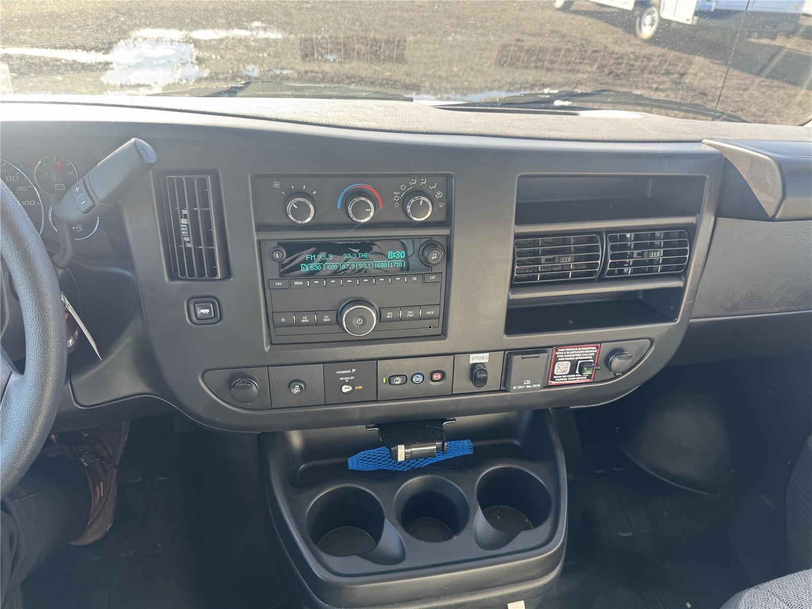 New 2025 Summit White Chevrolet 1WT image 13