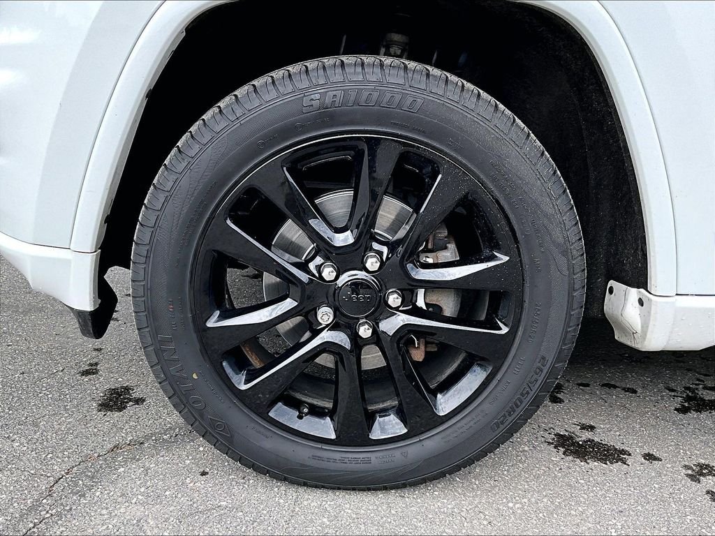 Used 2019 Bright White Clearcoat Jeep Altitude image 7