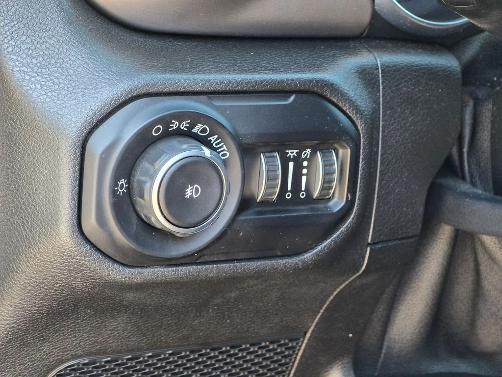Used 2018 Gray Jeep Unlimited Sport S image 36