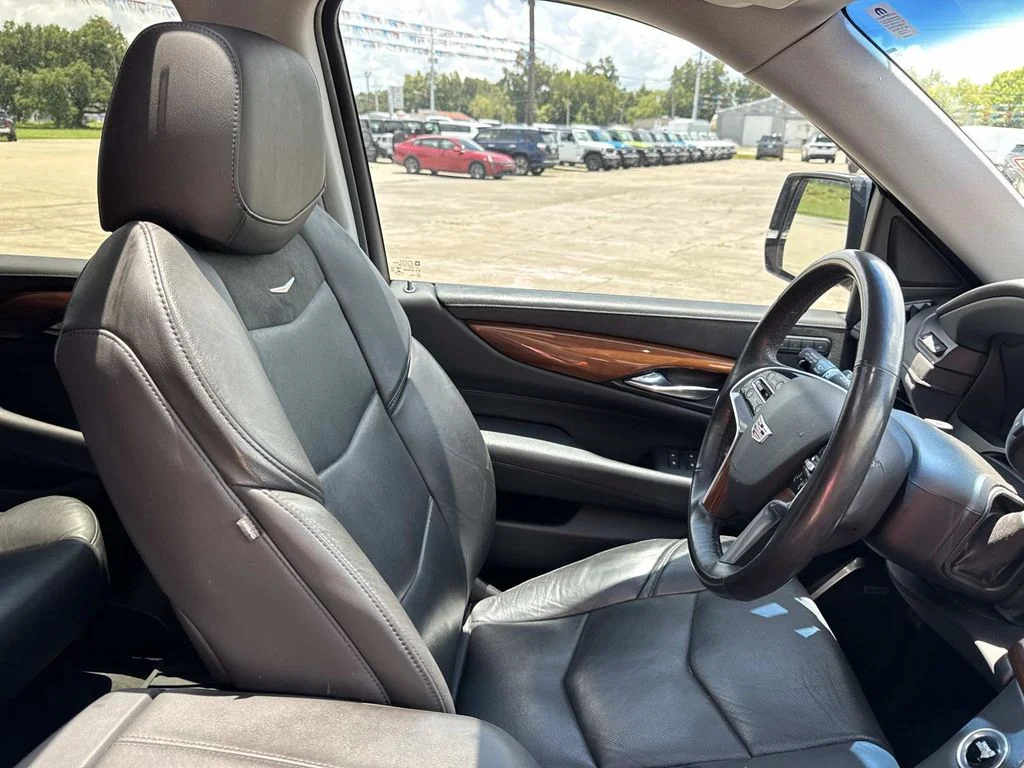 Used 2019 Gray Cadillac Luxury image 31