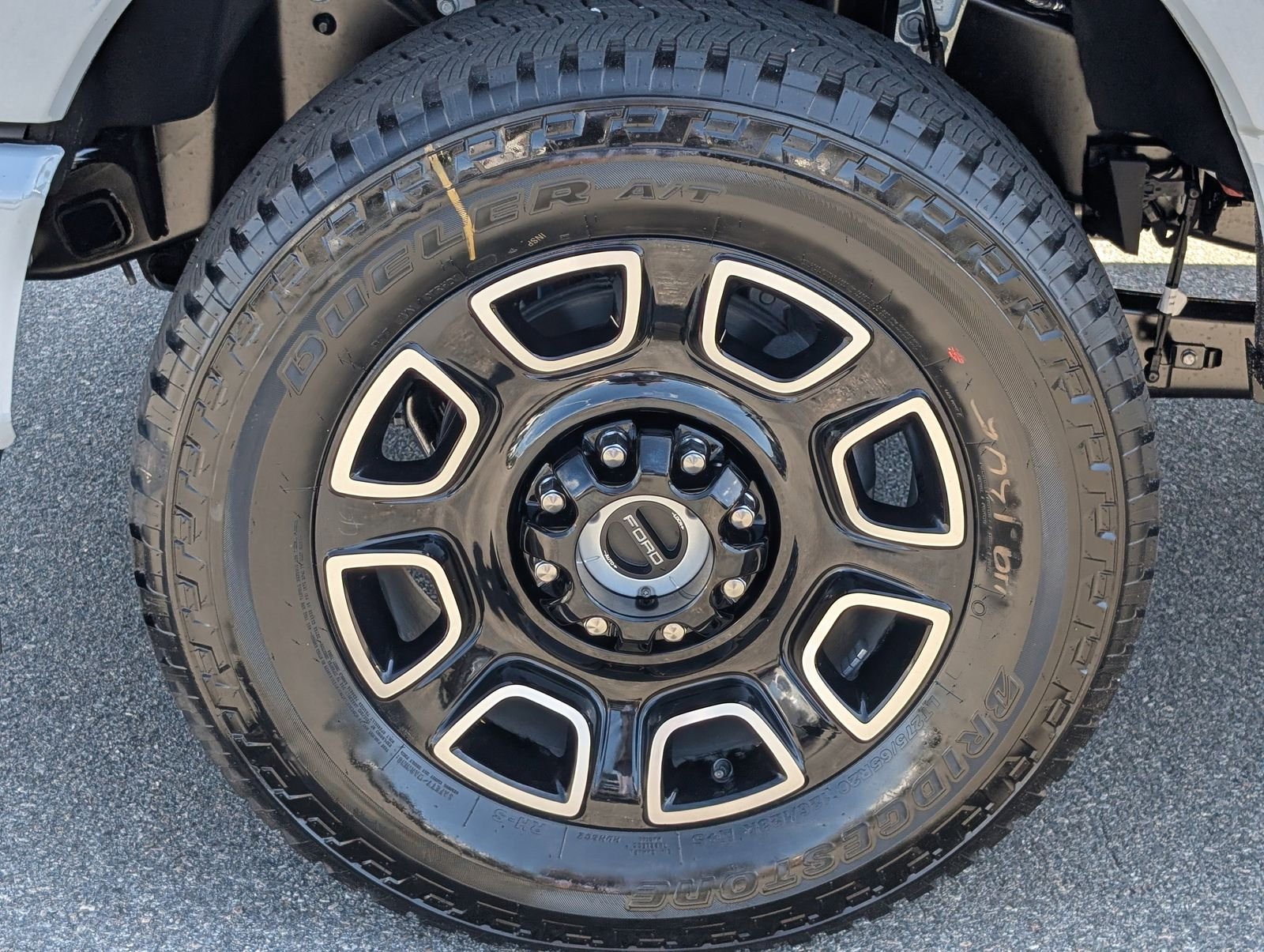 2026 Ford F-350 Super Duty Platinum - Photo 13