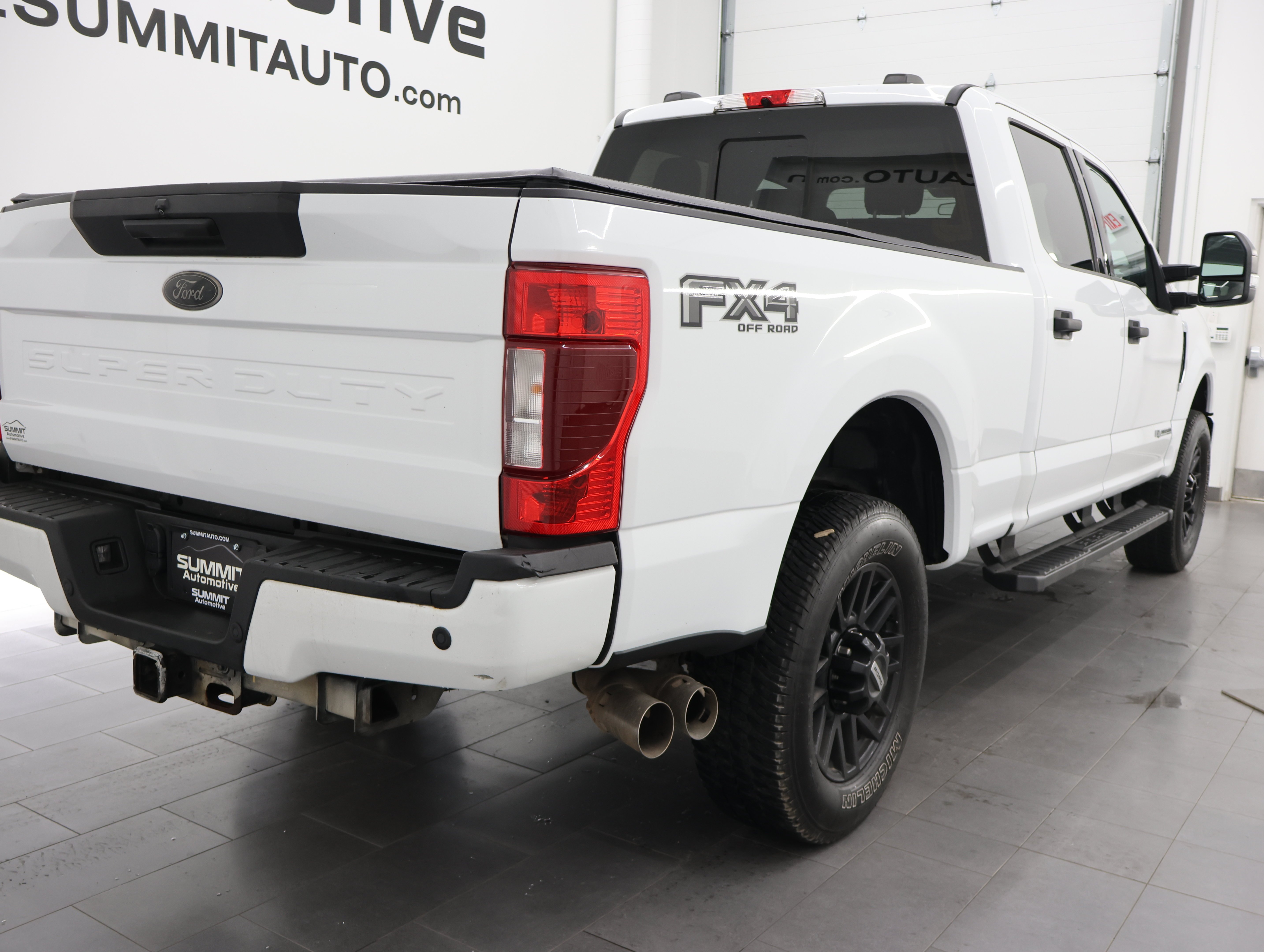 Used 2022 Oxford White Ford 4x4 Crew Cab XLT w/FX4: CREW-SHORT-XLT-6.7L DIESEL-FX4-NAVIGATION-4WD-1 OWNER image 4