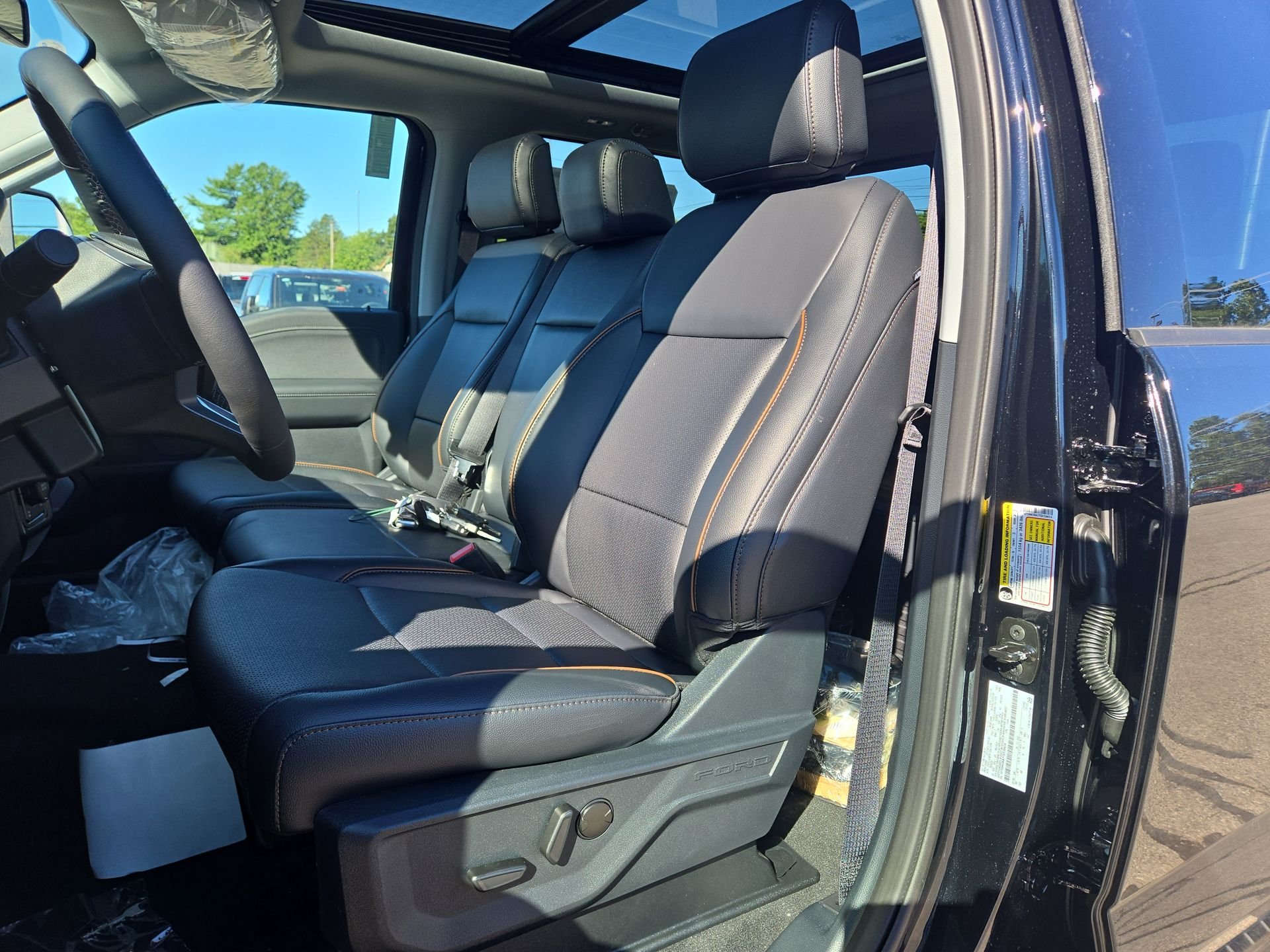 New 2026 Agate Black Metallic Ford F-250® Lariat® image 6