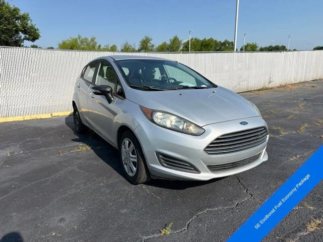 Used 2016 Ingot Silver Ford SE image 3