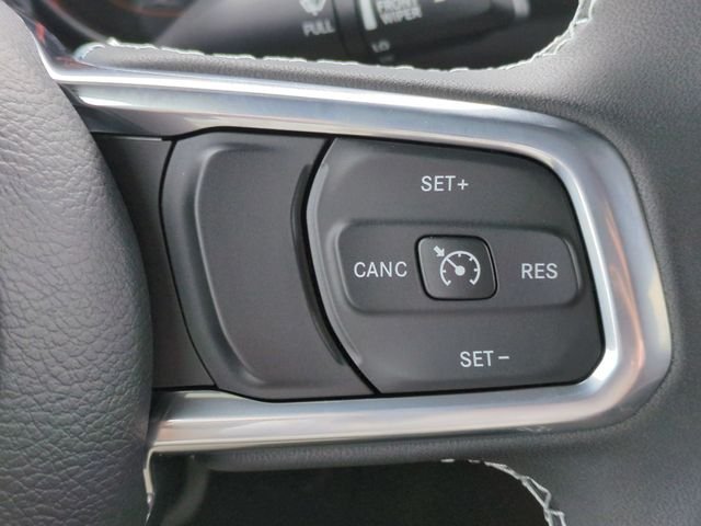 Used 2023 White Jeep Overland image 17
