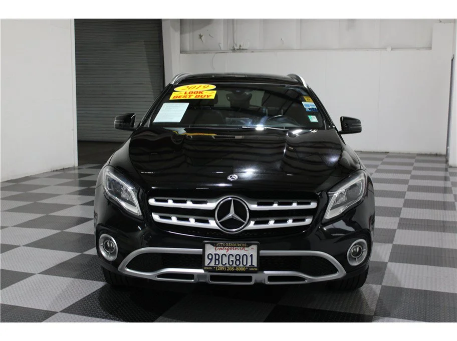 Used 2019 Black Mercedes-Benz GLA 250 image 2