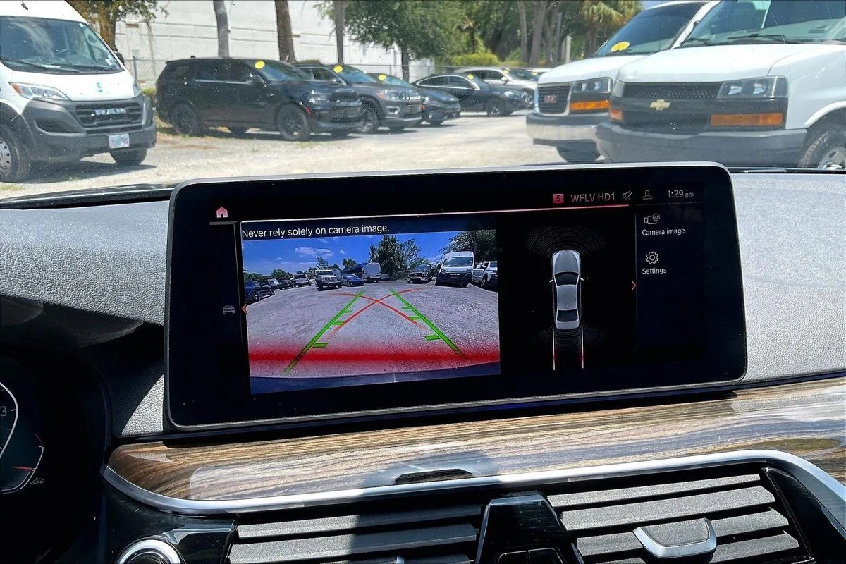 Used 2022  BMW i xDrive image 14