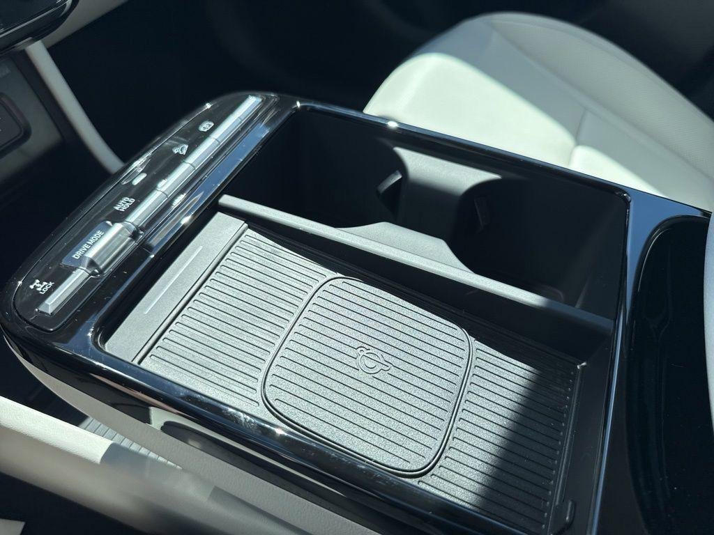New 2026 White Hyundai SEL FWD image 19