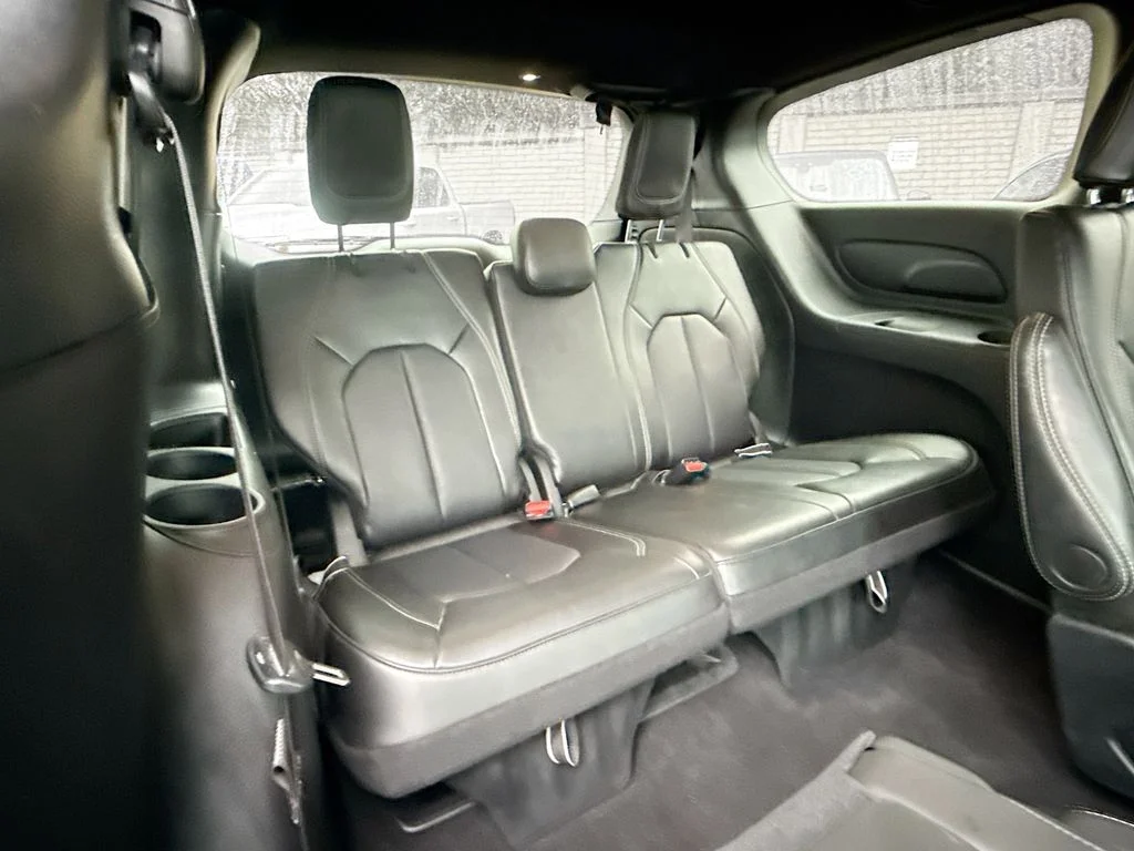 Used 2025 Black Chrysler Select image 31