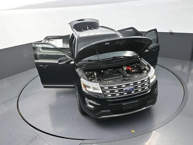 Used 2017 Black Ford XLT image 31
