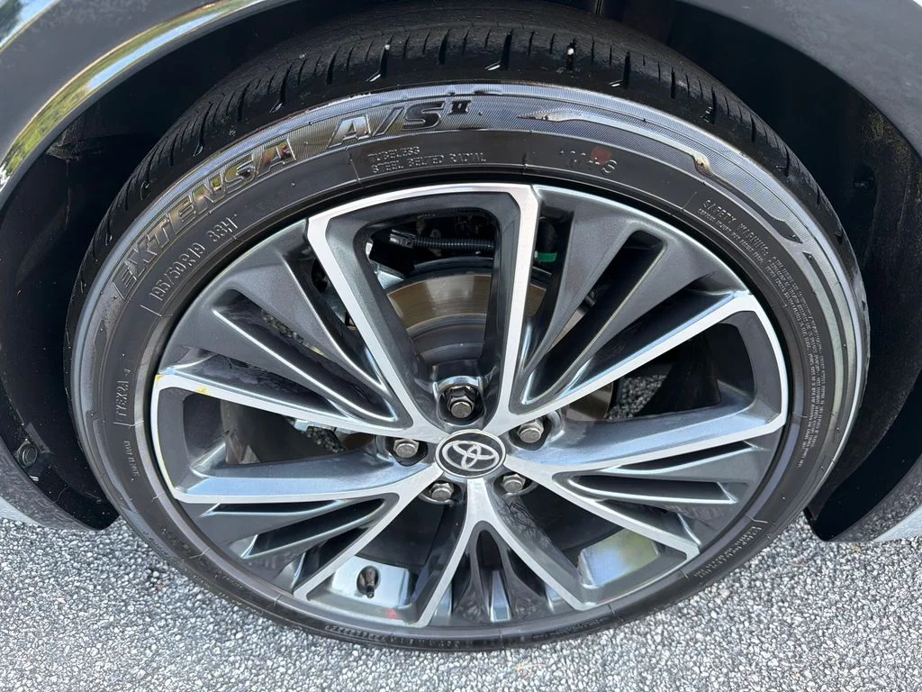 Used 2025  Toyota Limited image 17
