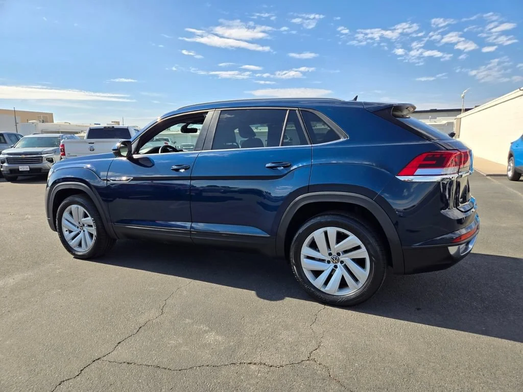 Used 2022 Blue Volkswagen 2.0T SE w/Technology image 4