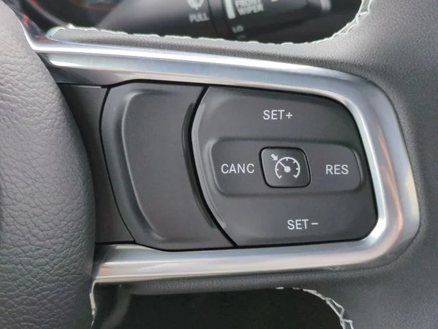 Used 2023 White Jeep Overland image 17