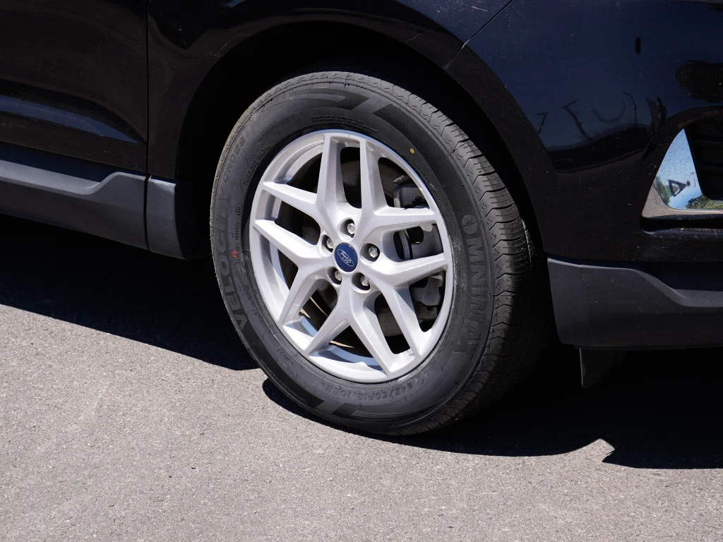 Used 2022 Agate Black Metallic Ford SEL image 11
