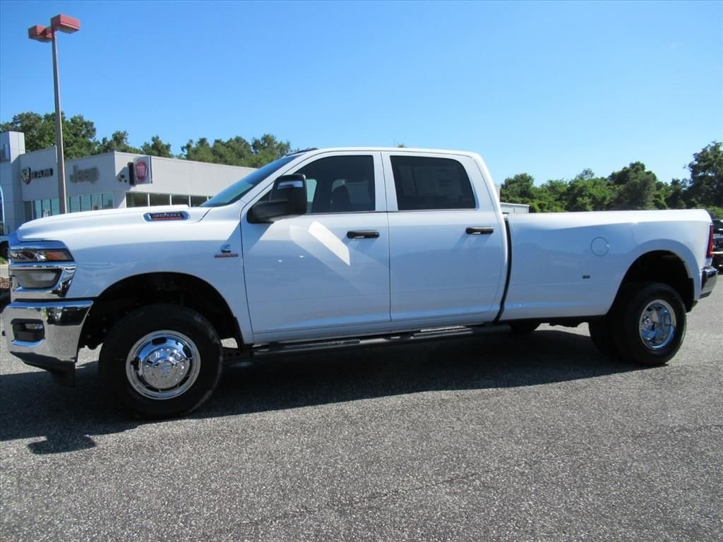 New 2026 Bright White Clear-Coat Exterior Paint RAM Tradesman image 4