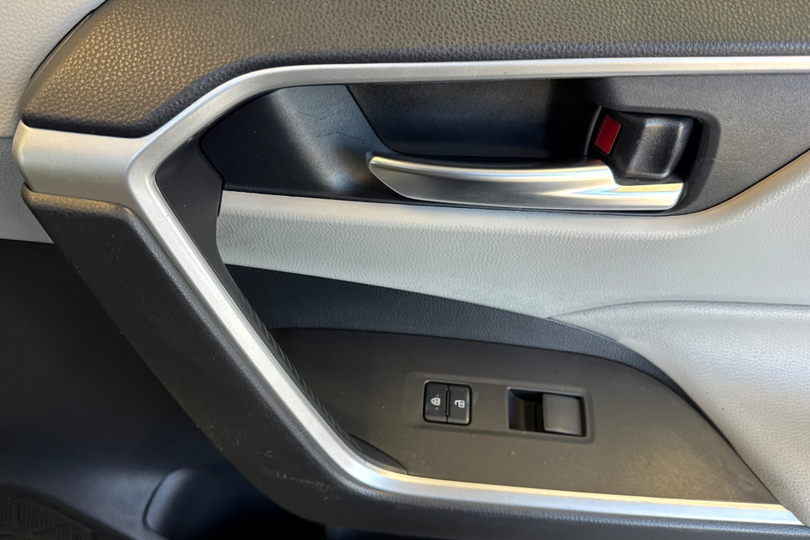 Certified Used 2019 White Toyota XLE image 24