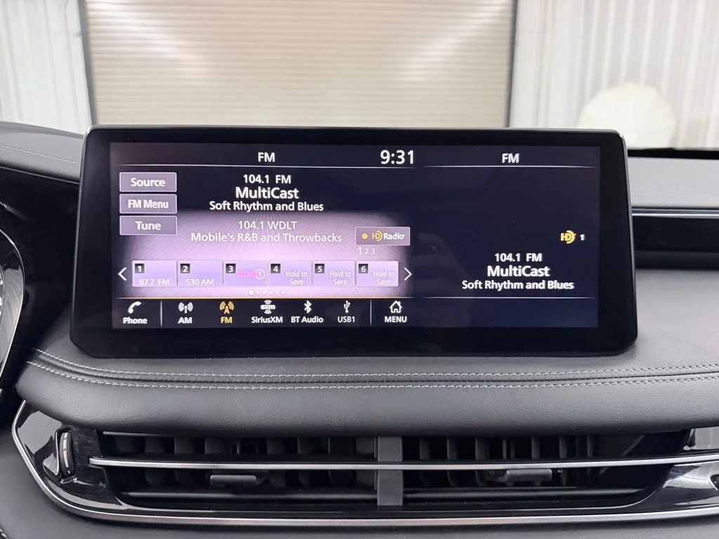 Used 2023 Silver INFINITI PURE image 17