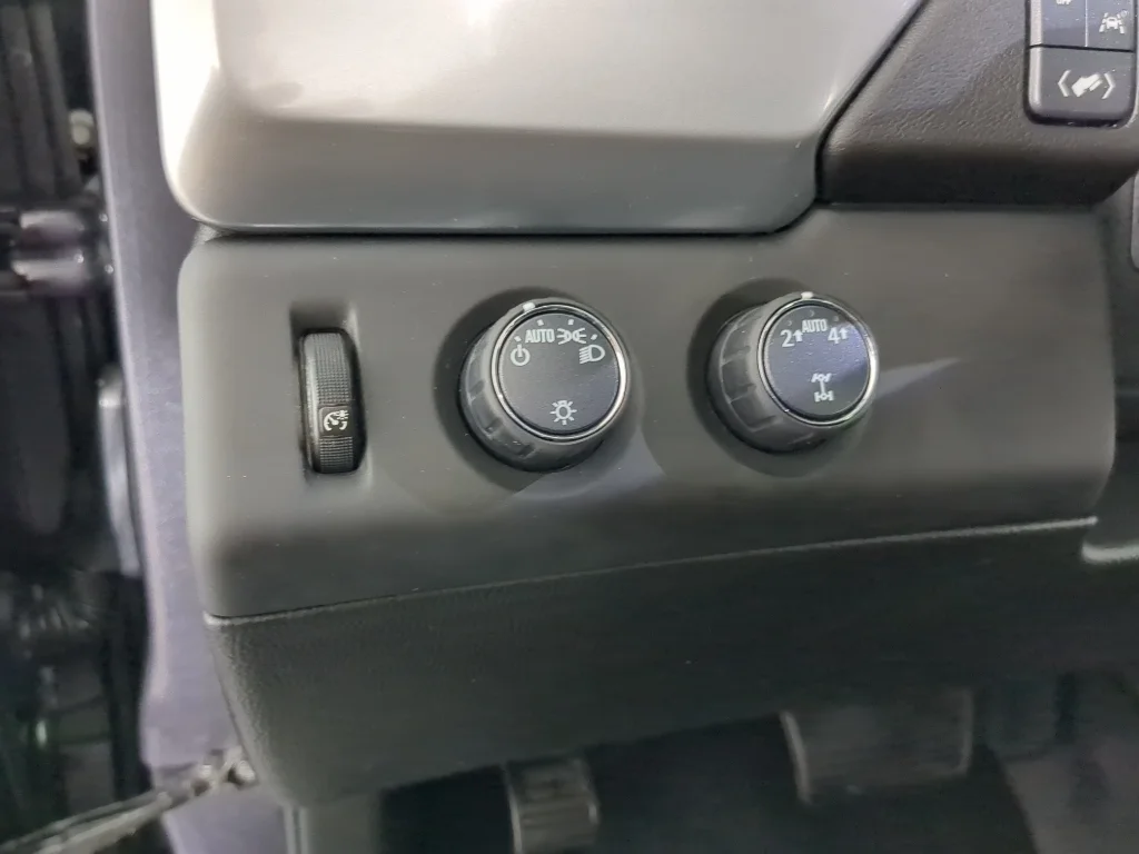 Used 2018 Tungsten Metallic Chevrolet LT image 30