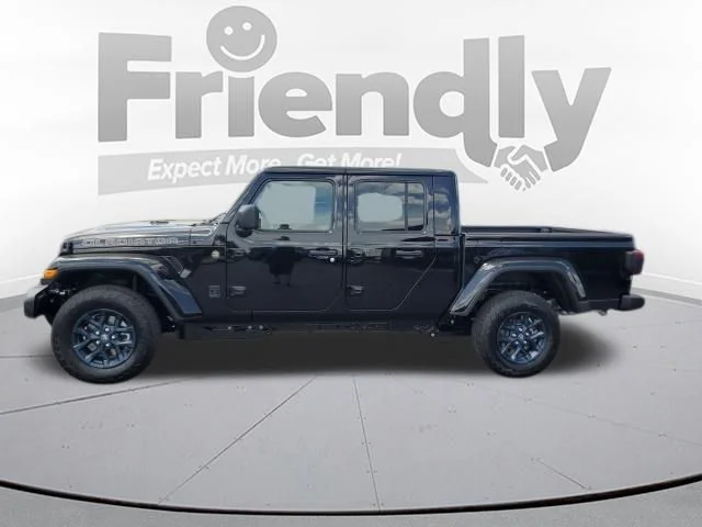New 2026 Black Clear-Coat Exterior Paint Jeep 85th Anniversary Edition image 2