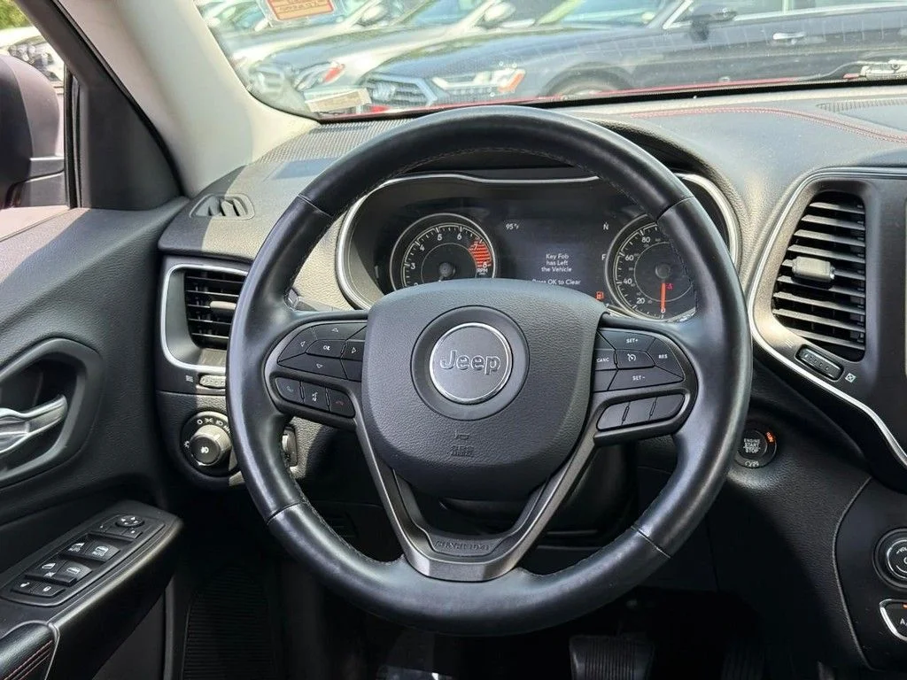 Used 2019 Red Jeep Trailhawk image 13