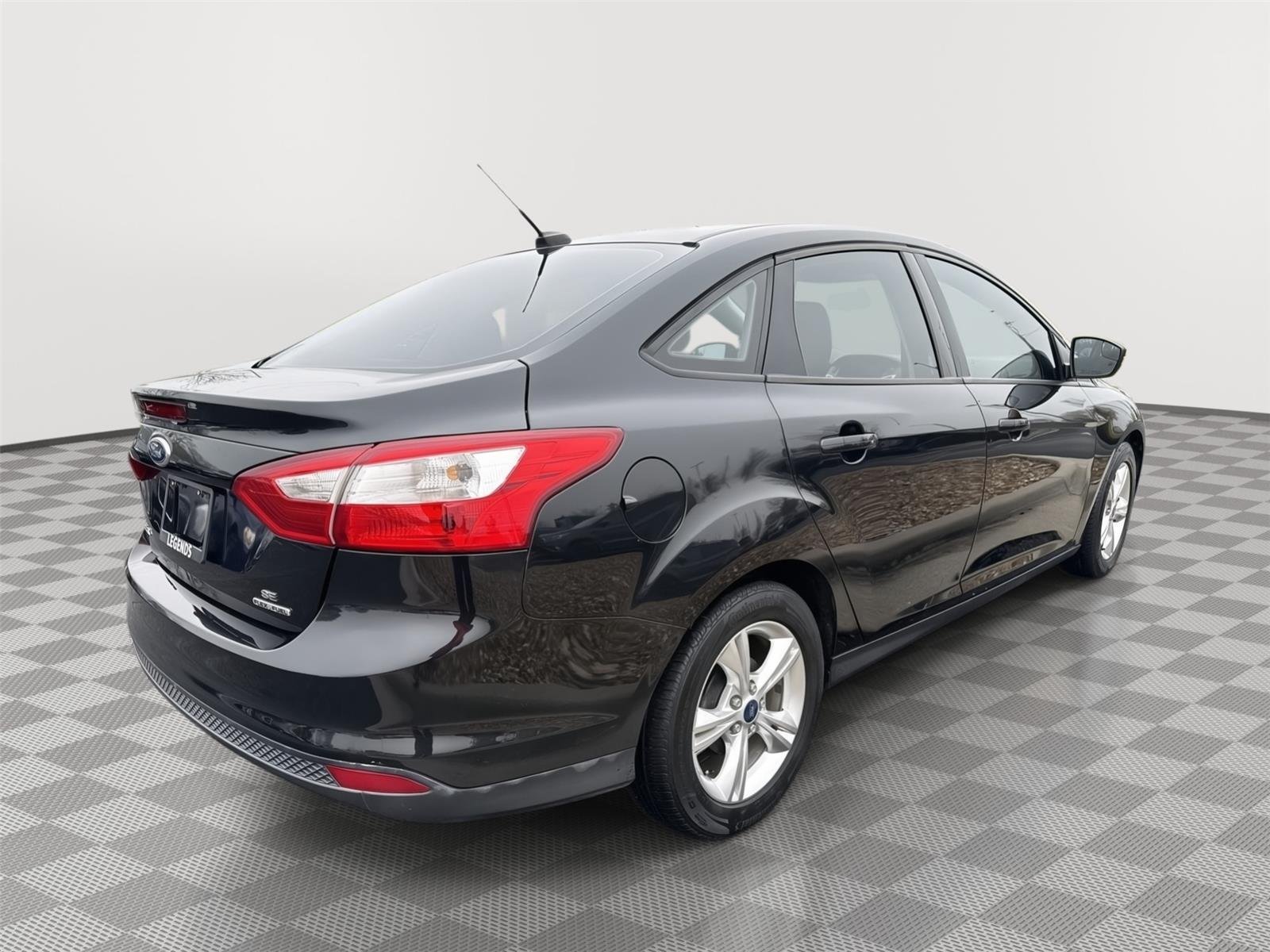 Used 2013 Tuxedo Black Metallic Ford SE image 13