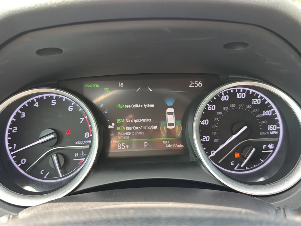 Used 2022 Silver Toyota XLE image 21