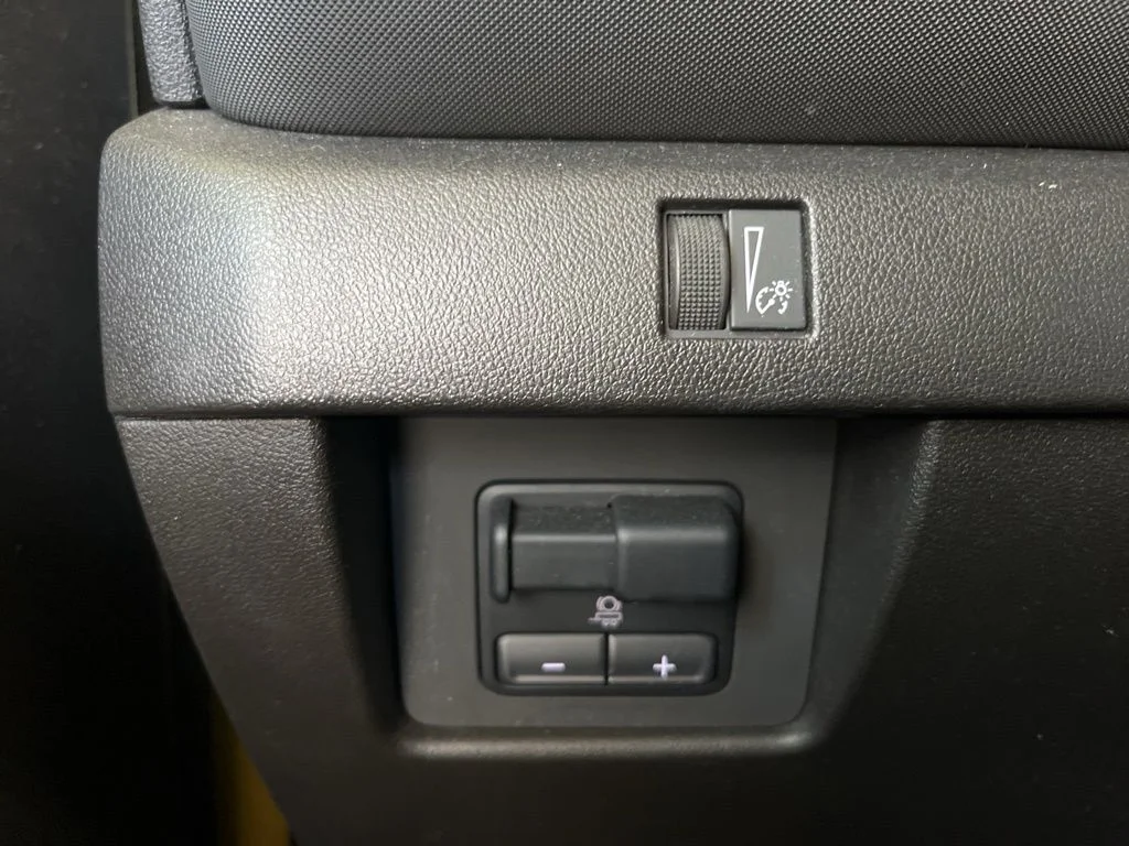 Used 2023 Yellow Chevrolet Z71 image 14