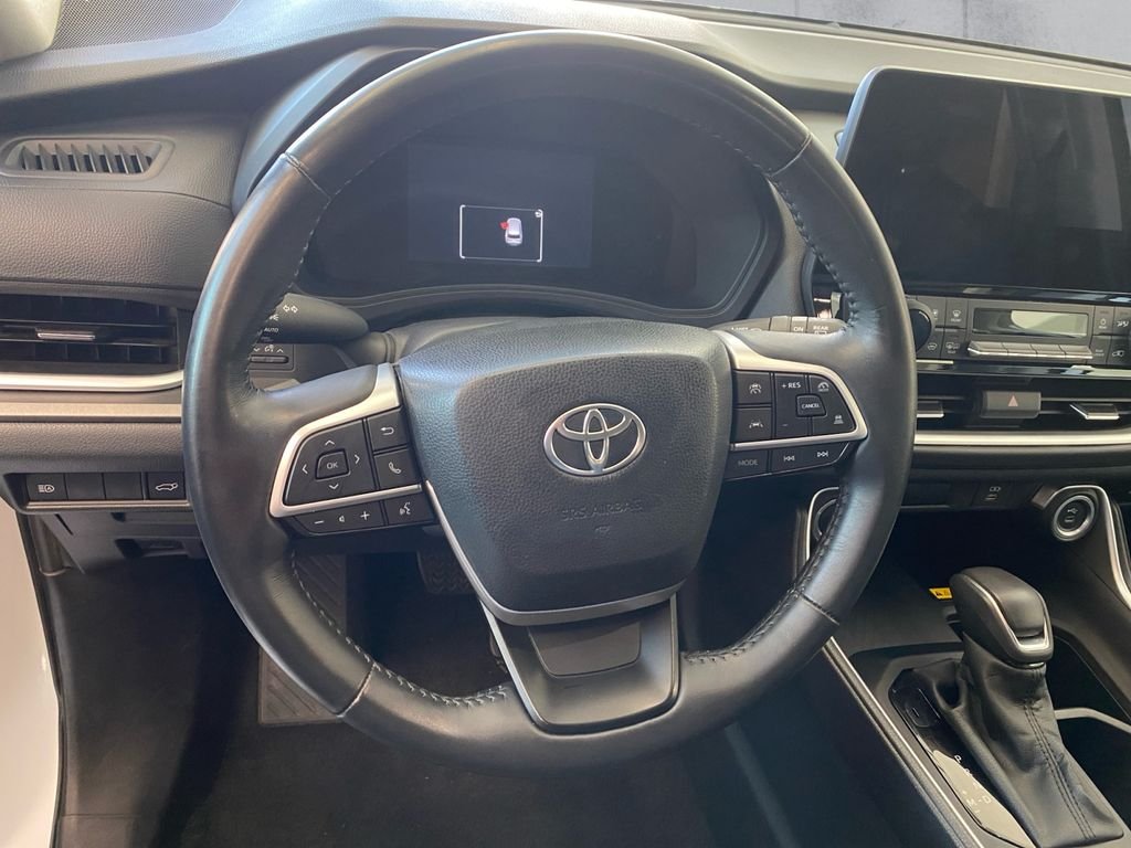 Used 2024 White Toyota XLE image 7