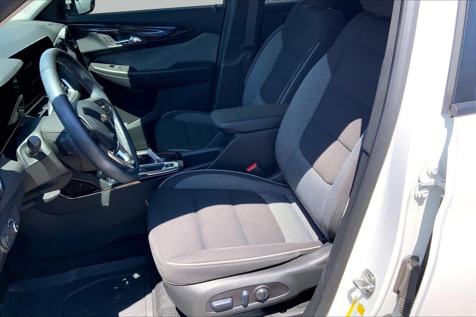 Used 2026 Summit White Chevrolet LT image 8
