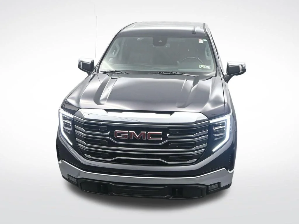 Used 2025 Silver GMC SLT image 30