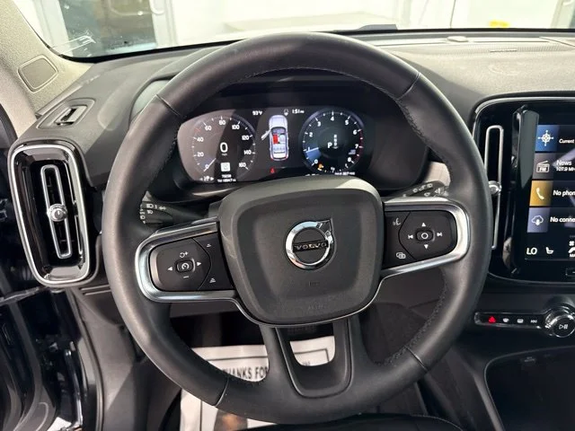 Used 2022  Volvo Momentum image 26