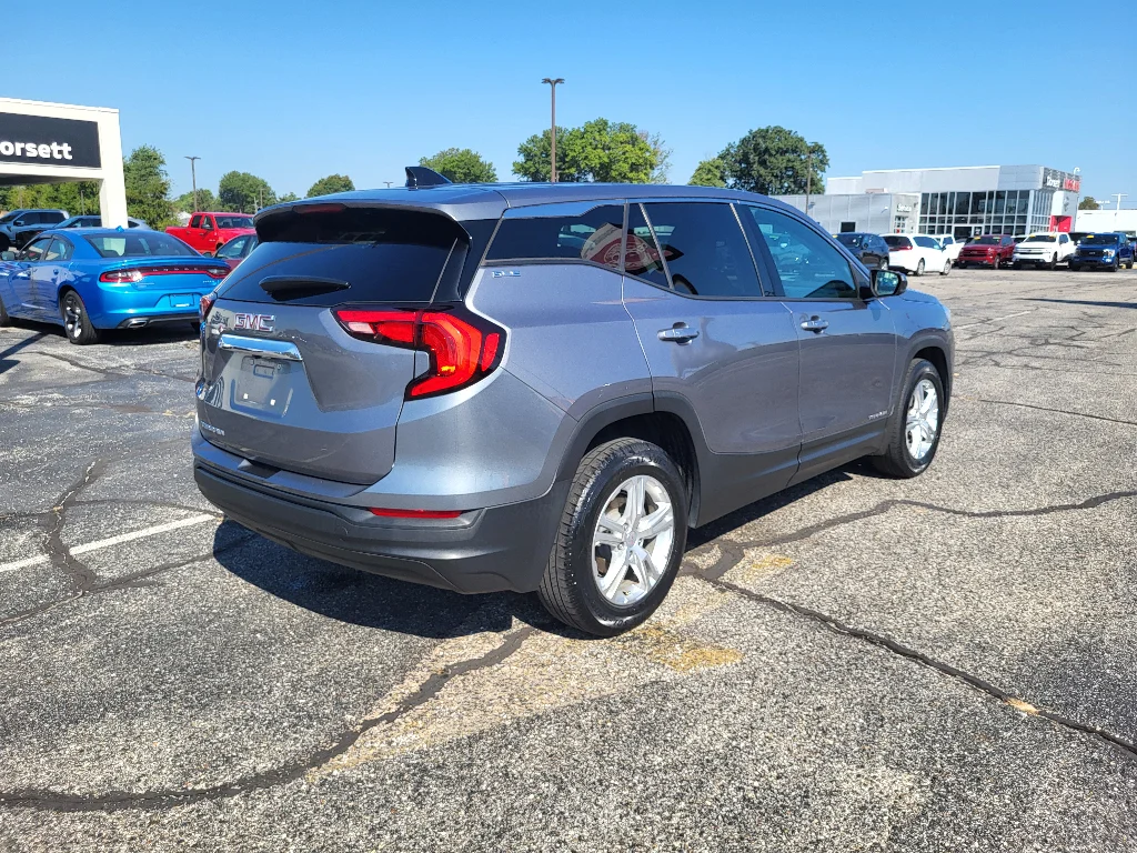 Used 2020 Satin Steel Metallic GMC SLE image 6