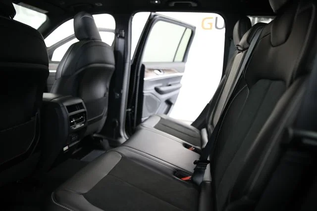 New 2026 Diamond Black Crystal Pearl-Coat Exterior Paint Jeep Altitude image 20