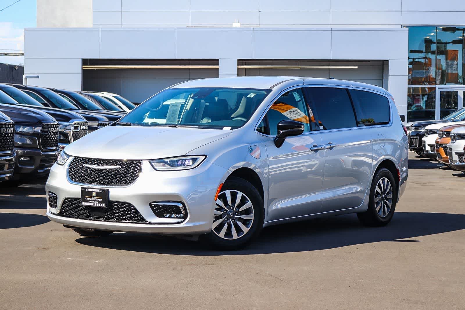 2024 Chrysler Pacifica Hybrid Select